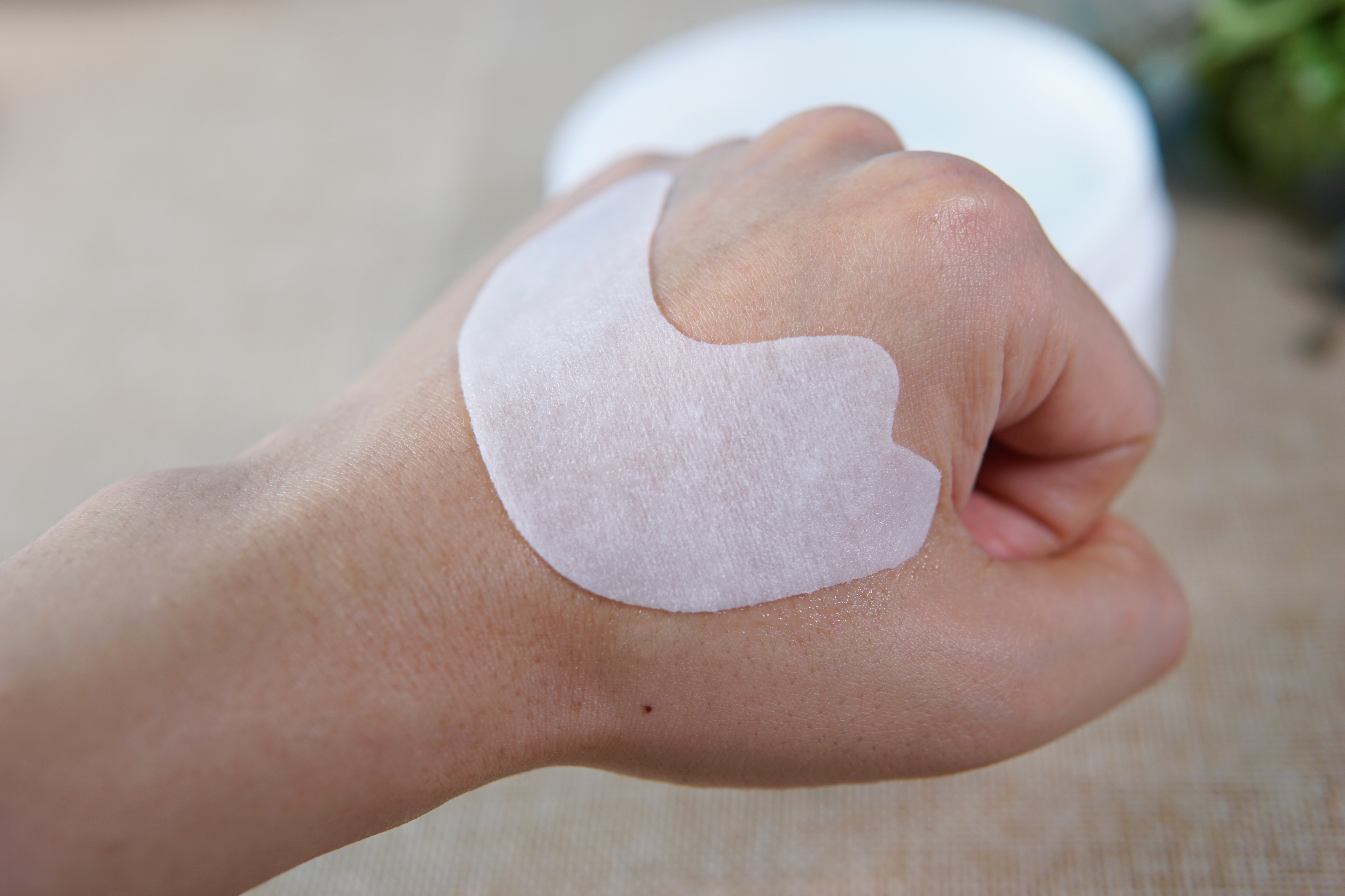 用了眼膜黑眼圈更重了,用了好多眼膜眼睛周围还是好干