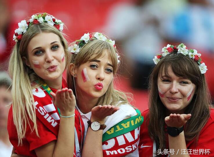 2018世界杯进行时：现场美女球迷图鉴，你更喜欢哪一个？