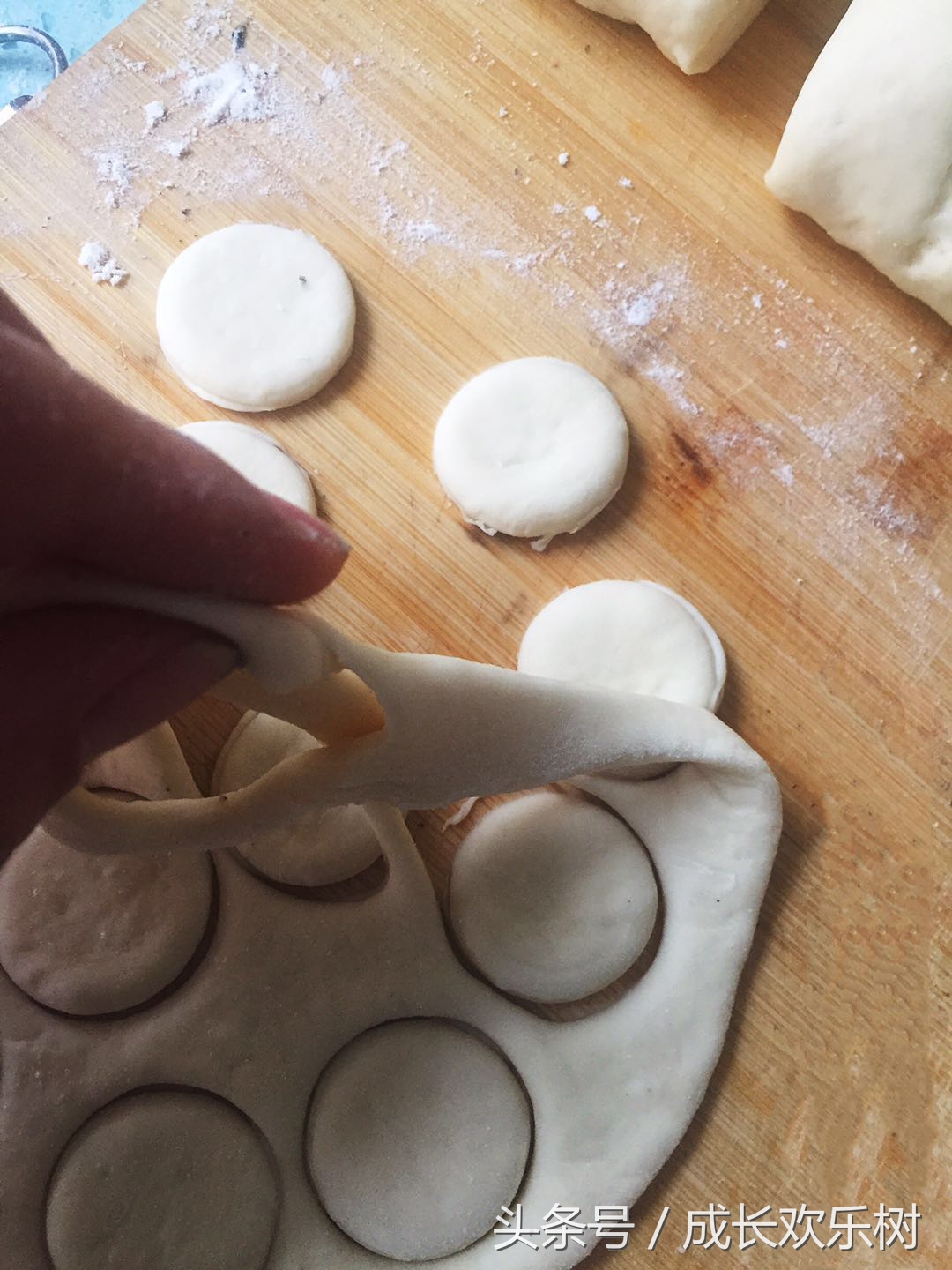 爸爸看孩子吃馒头,爸爸看卡塔尔世界杯