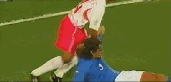 韩国人踢球犯规,韩国足球球员素养