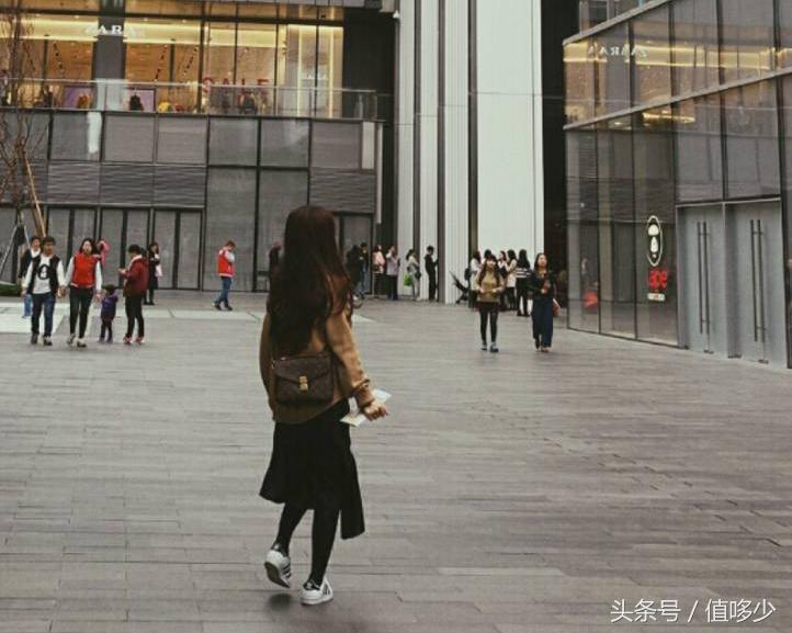 古驰和lv包包哪个最保值,最值得买的LV包包有哪款