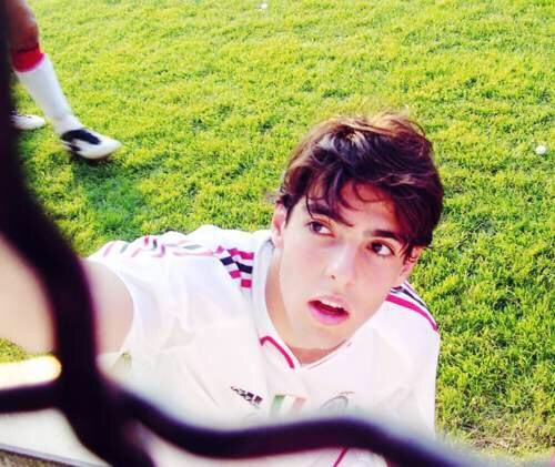 绿茵场荷尔蒙,绿茵场奔跑的荷尔蒙