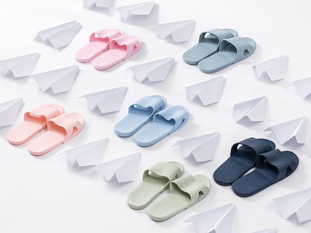 一条货架｜来自澳大利亚的“德运”奶粉；收起来只有巴掌大的拖鞋