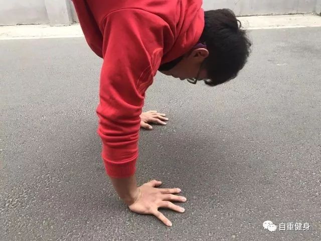 学会空中倒立,学会倒立就可以学的动作