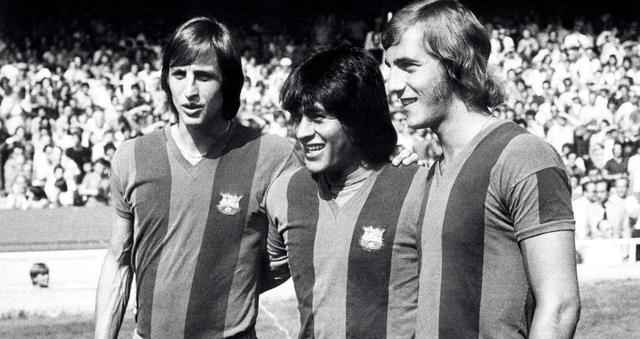 足球界梅西和c罗哪个更厉害,历史十大球员中梅西c罗排第几