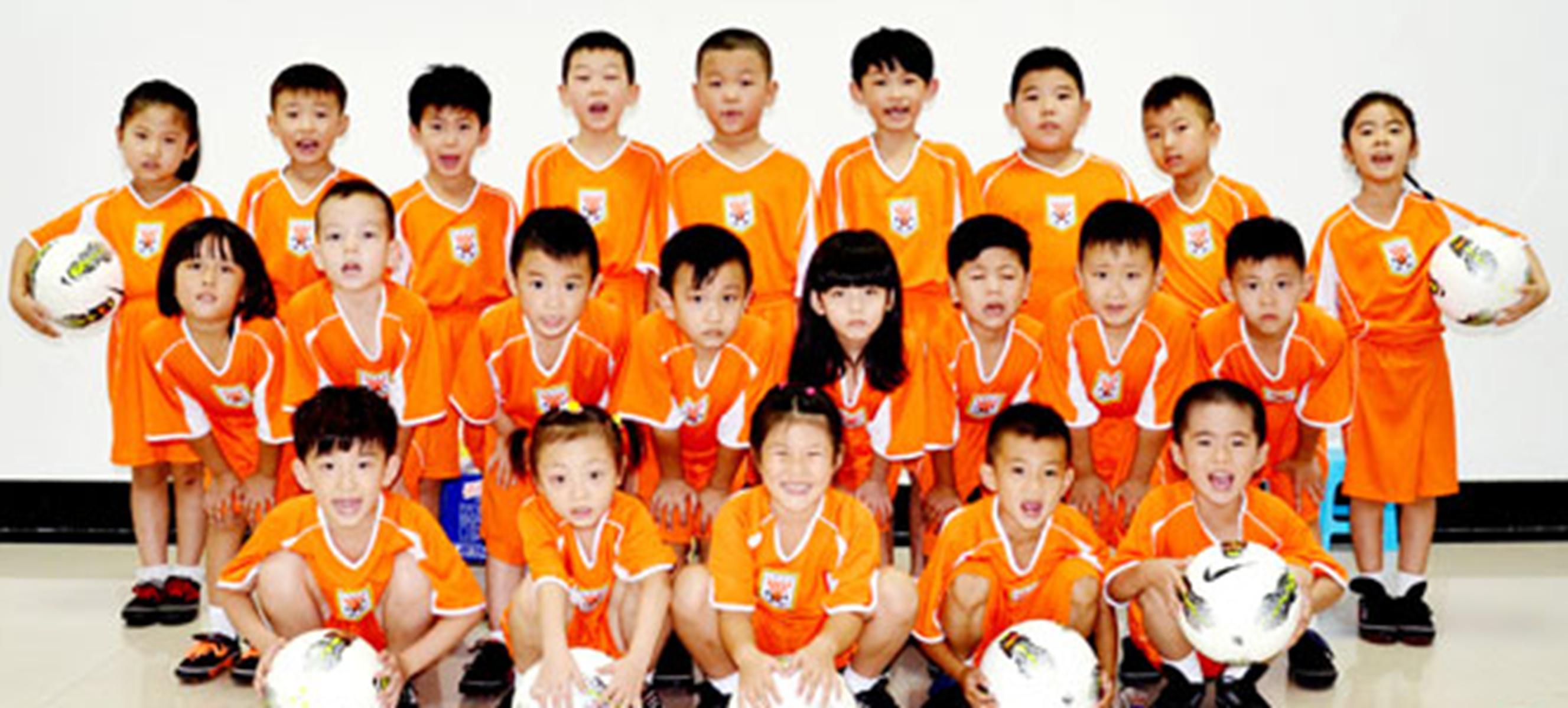 足球比赛中的球童是怎么选出来的,足球赛小球童