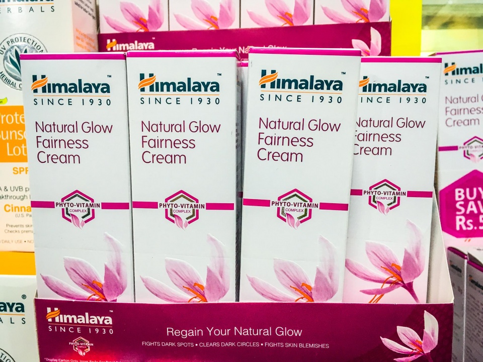 中国商人在尼泊尔赚了个金玉满堂，只因羊毛围巾全是义乌造