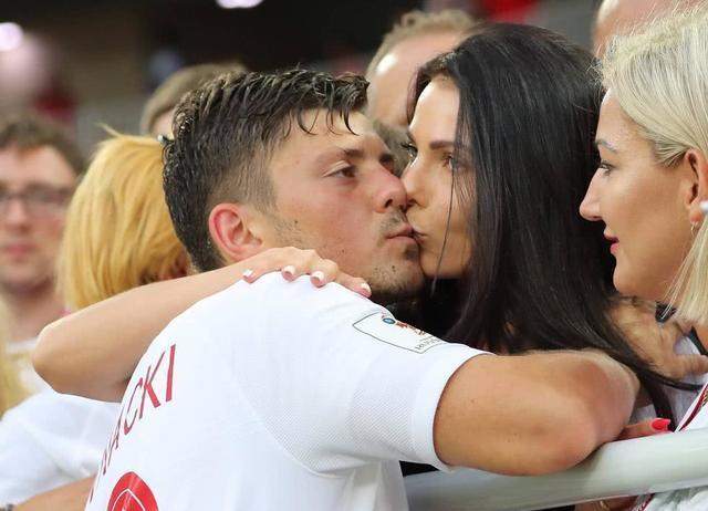 世界接吻日图文,世界接吻日