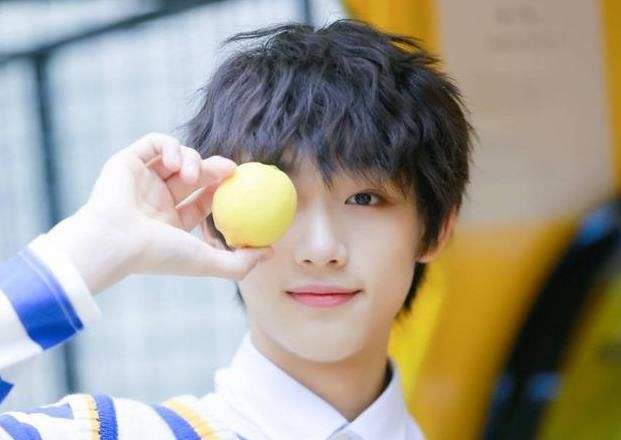 tf瀹舵棌涓変唬璇勪环鏄撶儕鍗冪幒,tfboys涓轰粈涔堝彧鏈夋槗鐑婂崈鐜哄彂灞曞ソ