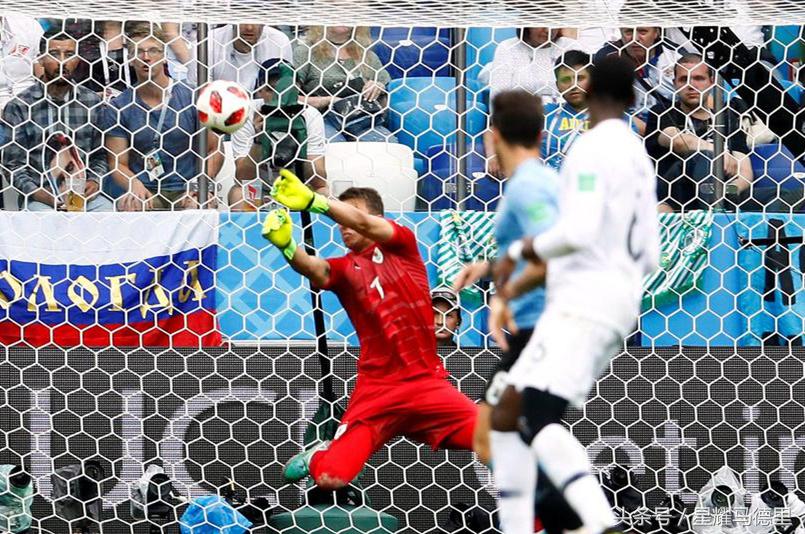 世界杯门将失误名场面,格里兹曼乌拉圭门将脱手