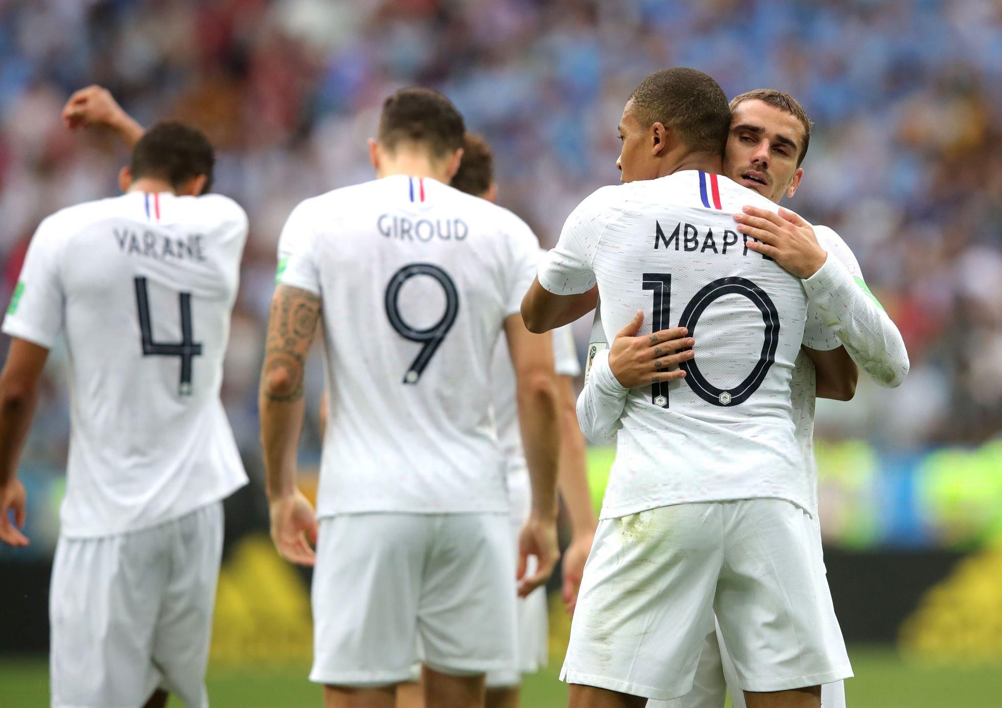 冲突现场，你在干嘛？有人为姆巴佩出头，有人背手看戏，学霸最忙