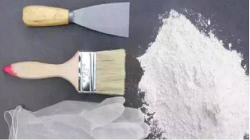 铺完地砖几个月后有裂缝了,砌完瓷砖一个月后空鼓