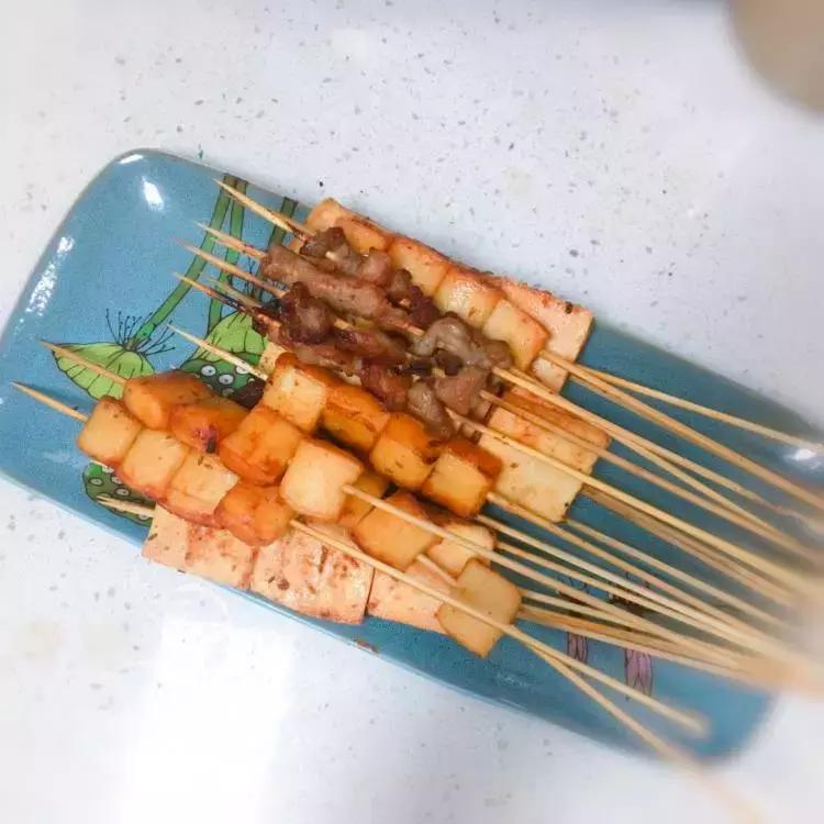 吃个火锅发现了一支很好看的口红,喝水吃饭都不掉色的口红你用过吗