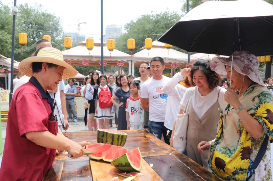 小暑节气千余人共写biang字永兴坊让传统文化更有面儿