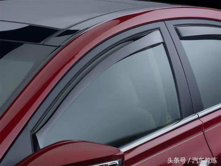 为什么车不带晴雨挡,汽车加晴雨挡好还是不装好