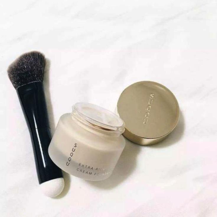 什么粉底液用手擦不掉,什么粉底液擦上以后不粘口罩