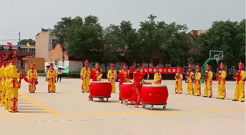 和梅西踢世界杯的球员,与梅西踢球