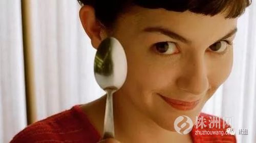 我在巴黎莎士比亚书店里，竟然找到了看手相的书