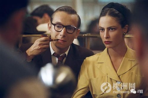 我在巴黎莎士比亚书店里，竟然找到了看手相的书