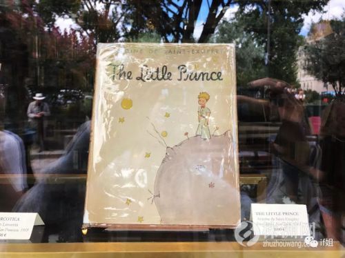 我在巴黎莎士比亚书店里，竟然找到了看手相的书