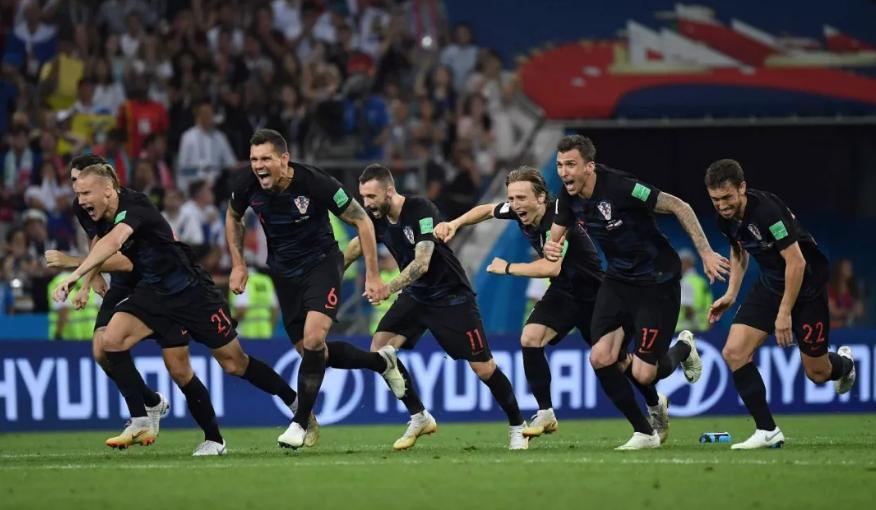 世界杯克罗地亚门将被贴脸质问,克罗地亚守门员被追