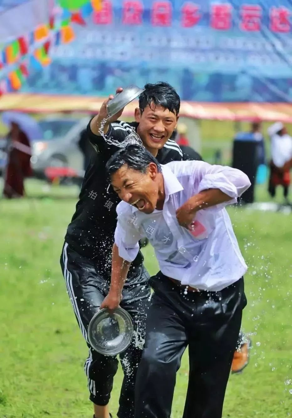 在七月最美的尕朵，体验藏区泼水节……