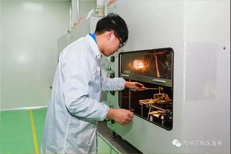 以党建思想为引领助推高质量发展,高举旗帜筑牢思想根基