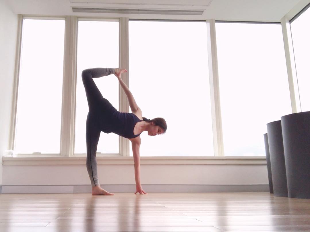 心情烦躁适合练什么瑜伽最有效,心烦没地方发泄怎么办