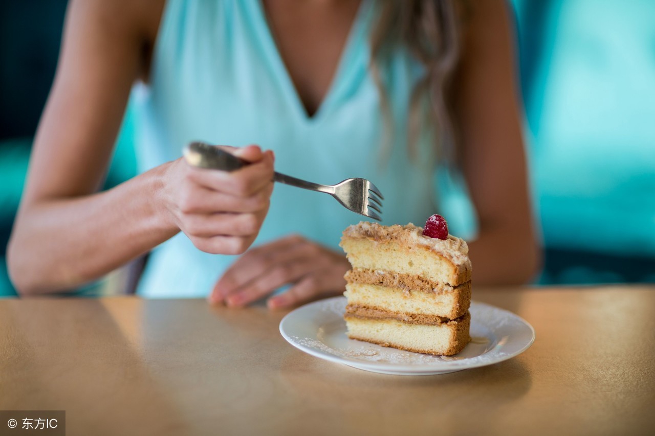 无法抗拒甜点怎么办,生理期前馋甜食怎么吃