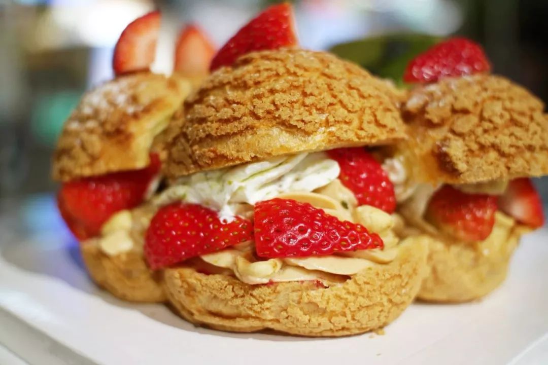 为了1000支大牌口红，我走进了一家明星网红店