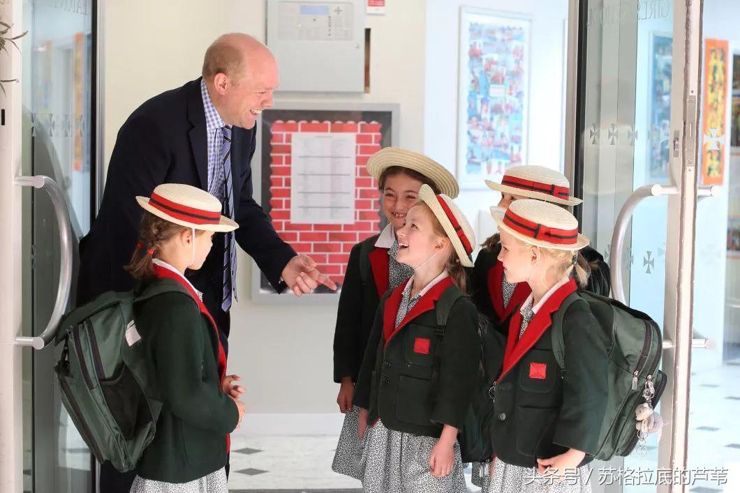 散步就选白金汉宫？你无论如何也难以拒绝他