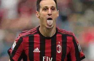 一人进3球,一人单场进五个球