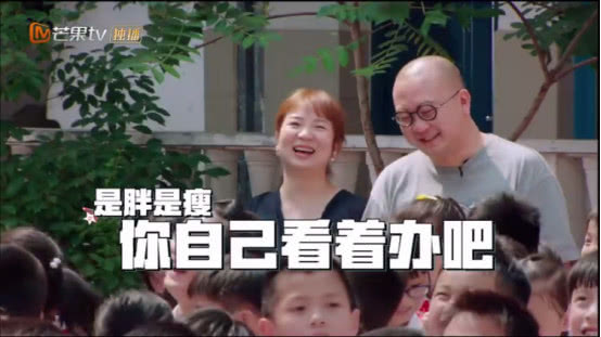 小女孩太肥被嘲笑,小女孩嫌弃爸爸说自己胖