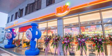 绿茵场以弱胜强,绿茵场上的拼搏