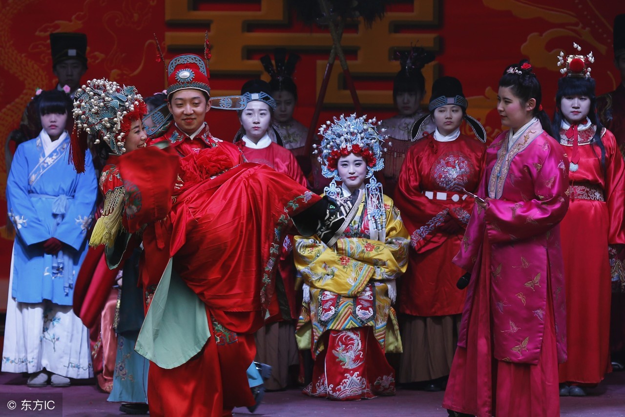 涓勾浜哄凡缁忔椿鎴愪竴閮ㄨタ娓歌,涓勾娲绘垚浜嗕竴閮ㄨタ娓歌