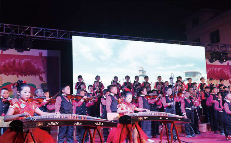 高州实验学校和黄冈实验哪家好,高州黄冈实验学校的游泳馆