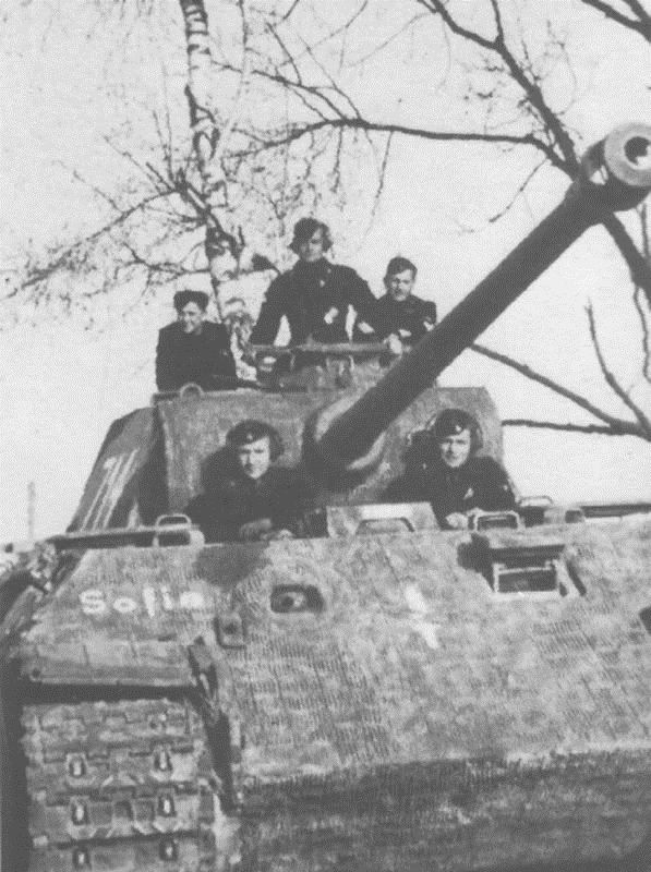 从第一次世界大战开始，坦克就已经娘化了！