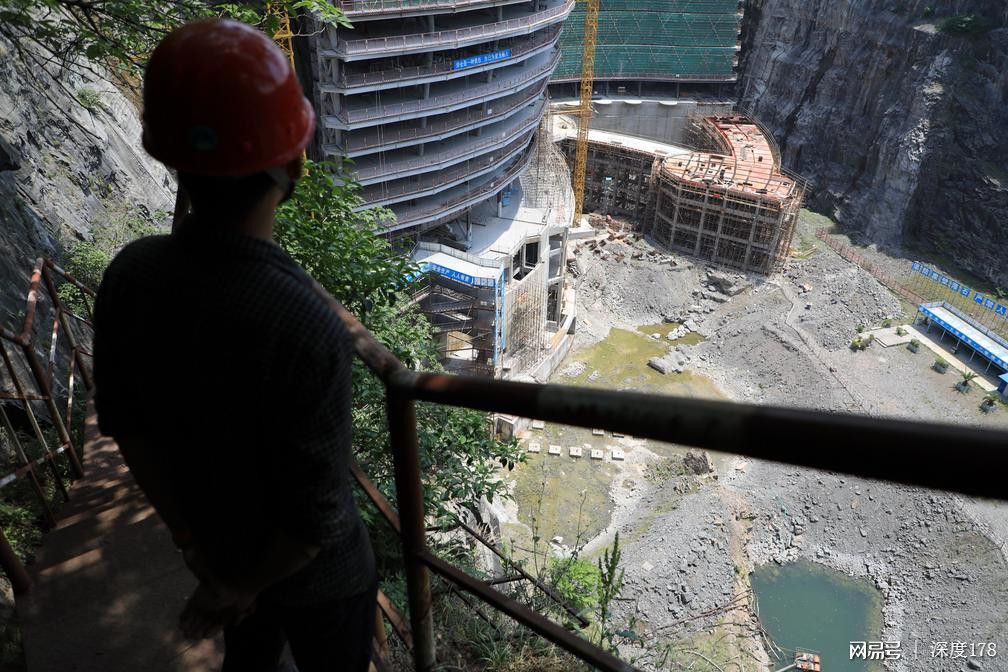 深坑酒店上海深坑如何形成的,上海80米深坑酒店图片