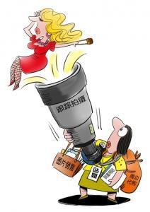 女白领自费30万追星3年：坐头等舱全国跟拍