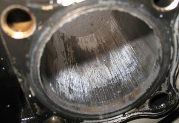 小车在高速没有油了怎么办,半路没油了教你免费解决