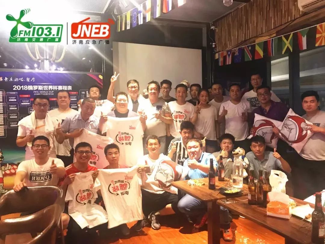 装腔不停！晓东小雨带你嗨翻世界杯冠军之夜！听说激情赛事与啤酒烤串更配哦~