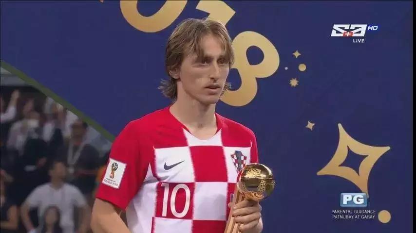 这个从战火中走来的世界杯MVP，用努力赢得了全世界的尊重