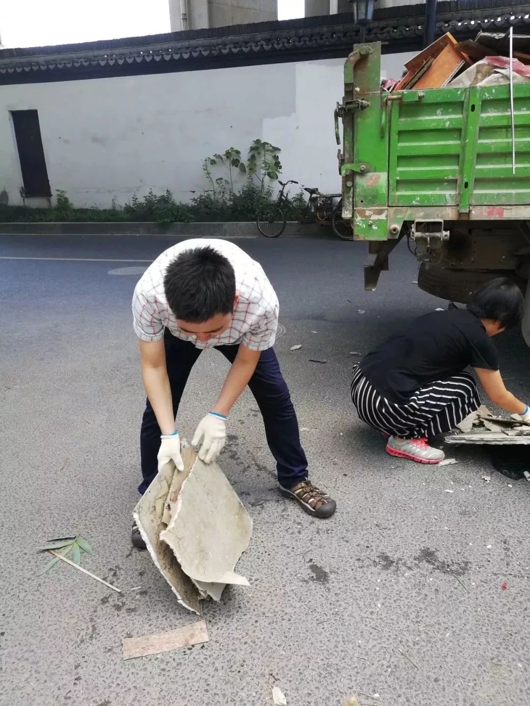今天，有人在馒头山社区玩起了“快闪”……
