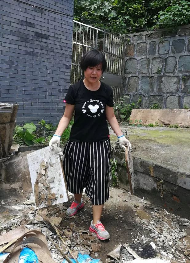 今天，有人在馒头山社区玩起了“快闪”……