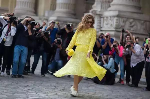 夏天不热小白鞋怎么穿舒服,夏天怕热穿什么鞋子好呢