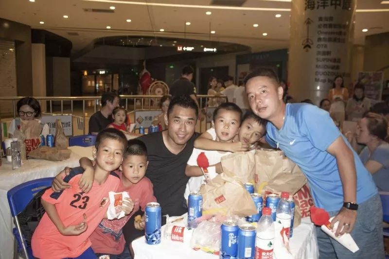 百人观球盛宴在武汉凯德·西城举行,引爆世界杯决赛狂欢夜