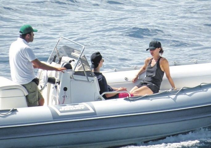 贝克汉姆全家度假，穿着比基尼的小七胖得实在太可爱了，贝嫂好瘦