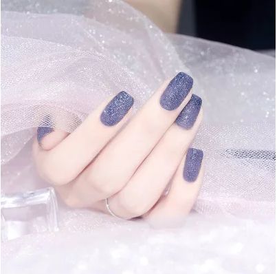 适合手黑美眉的指甲油,手黑的女孩子染什么指甲油