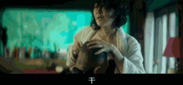 《邪不压正》，最大的看点竟是她的翘臀