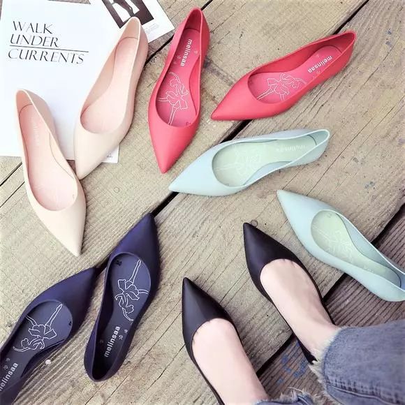 最美不是下雨天，是你穿过的那双雨鞋！一秒瘦脚，超软耐磨！